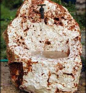 fontane angolari in pietra per giardino