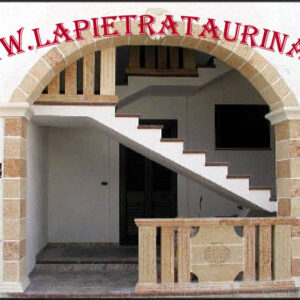 colonne in pietra a faccia vista