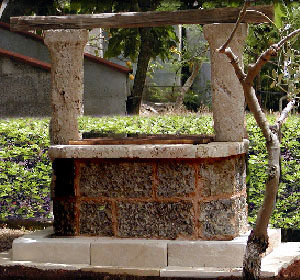 Pozzo in pietra per giardino