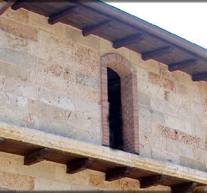 Rivestimento in tufo colorato per pareti