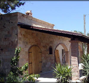 Portico con colonne in pietra per ville di campagna