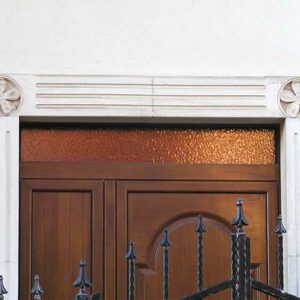 fiori scolpiti in pietra