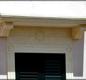 Rivestimento per una finestra pensilina