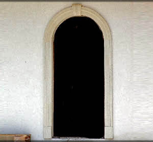 Rivestimento per un arco per ingresso in pietra