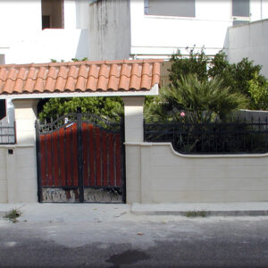 Rivestimento per il muro di cinta ed ingresso in pietra