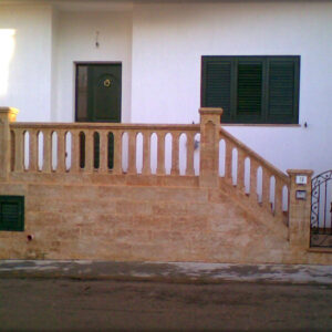 parapetto rivestimento in tufo rosso