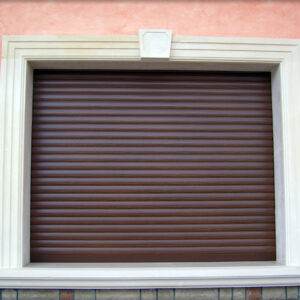 Cornice in pietra per imbotti di finestre