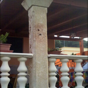 Colonne in pietra per tegolati