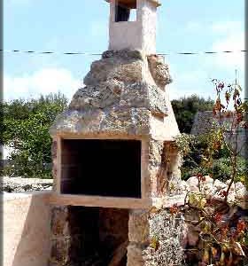 Rivestimenti in pietra per barbecue da giardino