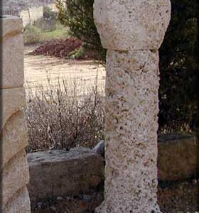 Vasi in pietra per giardini esterni in offerta