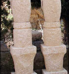 Vasi in pietra originali per giardini