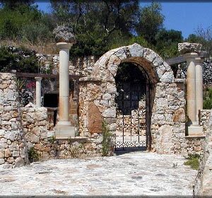 Muri a secco con fioriere in pietra dura