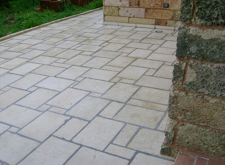 Pavimentazione esterna in resina