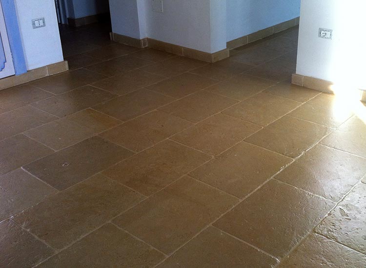 Pavimentazione esterna senza massetto in pietra naturale