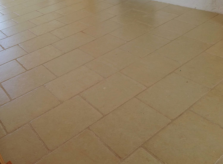 Pavimenti in pietra ricostruita per interni